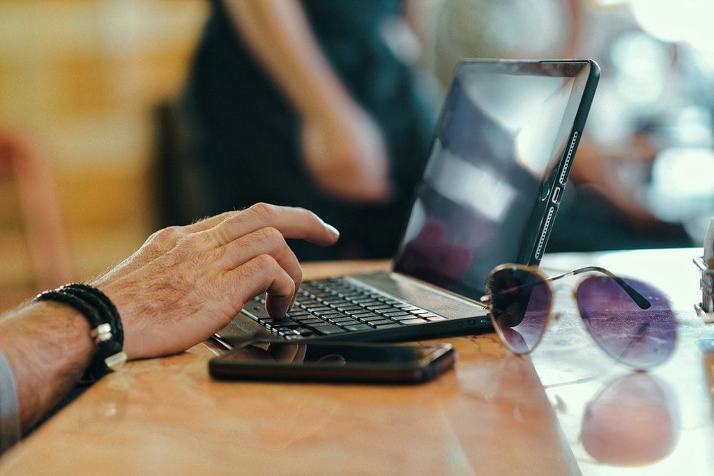 Un logiciel pour pointeuse horaire, un outil idéal pour les entreprises